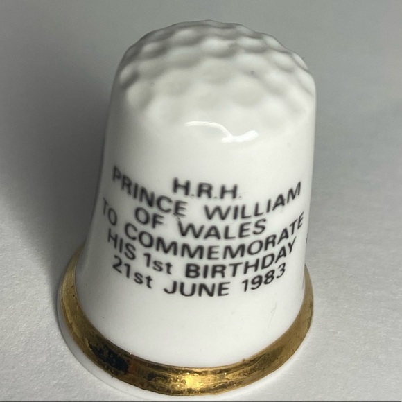 Lot of Royal Commemorative Thimbles - Picture 6 of 15